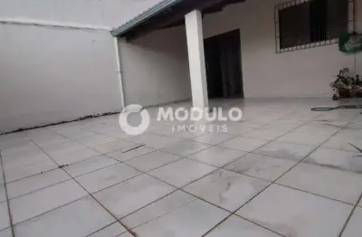 Casa residencial à venda, 3 quartos, 1 suíte, 2 vagas, planalto - uberlândia/mg