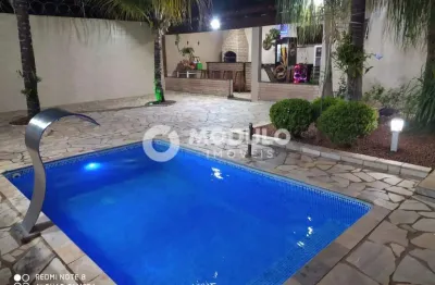 Casa residencial à venda, 3 quartos, 1 suíte, 4 vagas, santa mônica - uberlândia/mg