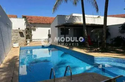 Casa com 4 quartos para alugar na Rua Marcolino Ribeiro, --, Jardim Karaíba, Uberlândia