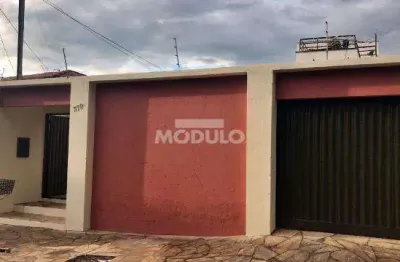 Casa residencial para locação no bairro cidade jardim.