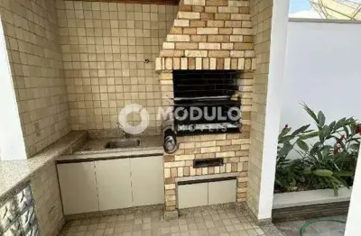 Casa comercial/residencial estilo sobrado disponivel para locação no bairro fundinho.