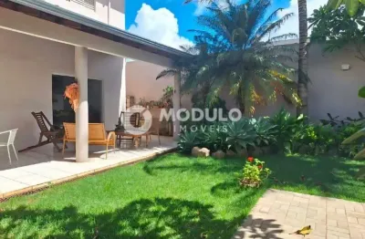 Casa disponivel para locação no bairro jardim karaíba.