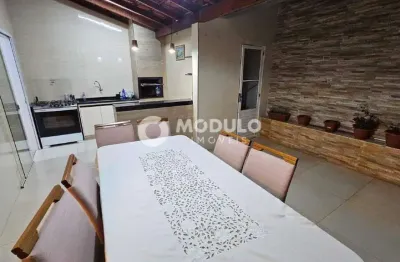 Casa de condomínio à venda, 3 quartos, 1 suíte, 2 vagas, aclimação - uberlândia/mg
