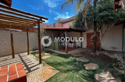 Casa residencial à venda, 3 quartos, 1 suíte, 2 vagas, cidade jardim - uberlândia/mg