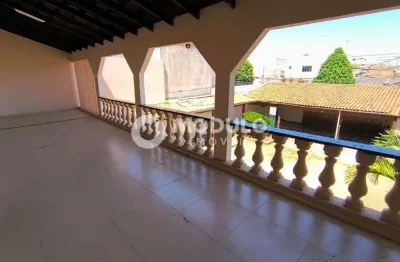 Casa com 3 quartos para alugar na Rua dos Angicos, --, Jaraguá, Uberlândia