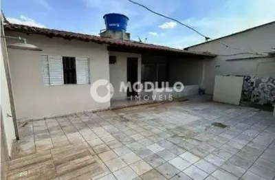 Casa residencial disponível para locação no bairro planalto.