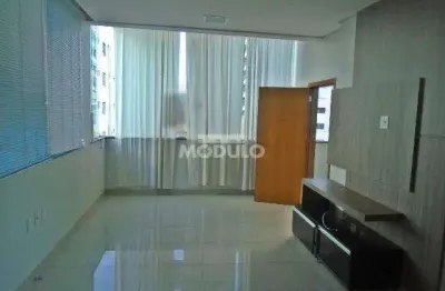 Apartamento com 3 quartos para alugar na Av. Manoel Dos Santos, --, Santa Maria, Uberlândia