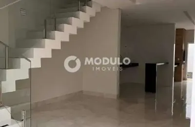 Sobrado à venda, 3 quartos, 1 suíte, 3 vagas, praça alto umuarama - uberlândia/mg