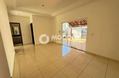 Casa com 3 quartos para alugar na Rua Angra dos Reis, --, Granada, Uberlândia