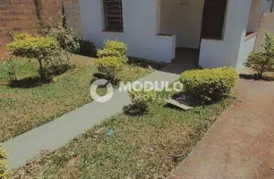 Casa com 3 quartos para alugar na Avenida Monsenhor Eduardo, --, Bom Jesus, Uberlândia