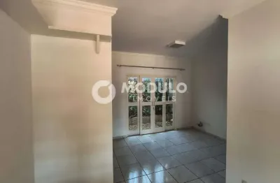 Casa residencial disponível para locação no bairro santa mônica.