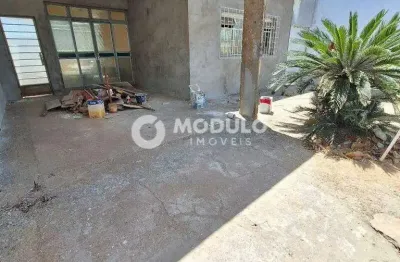 Casa com 3 quartos para alugar na Avenida Monsenhor Eduardo, --, Bom Jesus, Uberlândia