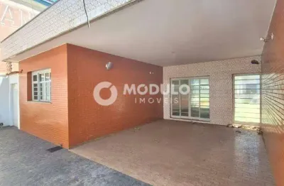 Casa comercial disponivel para locação no bairro bom jesus.