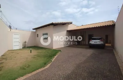 Casa com 4 quartos para alugar na Rua Anisio Antônio de Carvalho, --, Alto Umuarama, Uberlândia