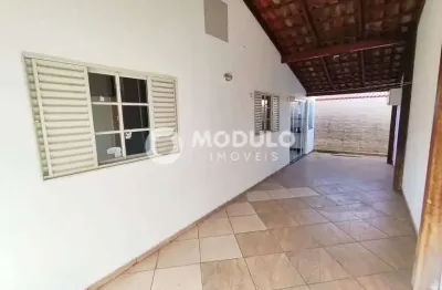 Casa em condomínio disponível para locação no bairro minas gerais.