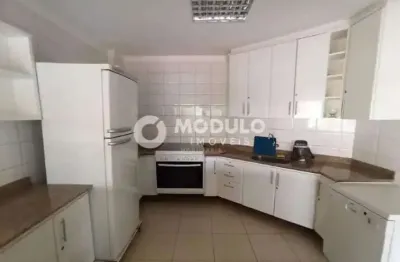 Apartamento com 3 quartos para alugar na Rua Armando Lombardi, --, Saraiva, Uberlândia
