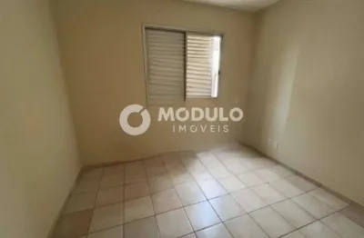 Apartamento com 3 quartos para alugar na Rua Iguaçu, --, Umuarama, Uberlândia