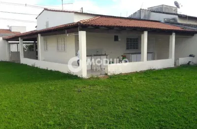 Casa residencial à venda, 3 quartos, 2 vagas, santa mônica - uberlândia/mg