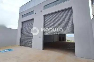 Galpão comercial disponível para locação no bairro brasil.