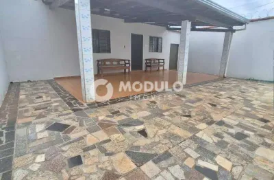 Casa com 3 quartos para alugar na Rua José Agostinho, --, Custódio Pereira, Uberlândia