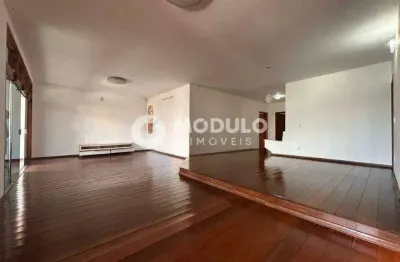 Casa comercial disponível para locação no bairro tabajaras.