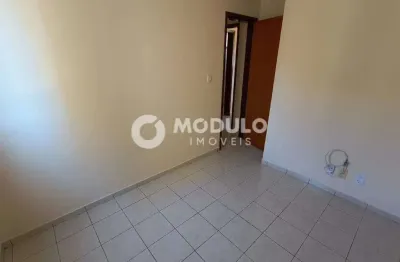 Apartamento com 3 quartos para alugar na Rua Senador Salgado Filho, --, Tabajaras, Uberlândia
