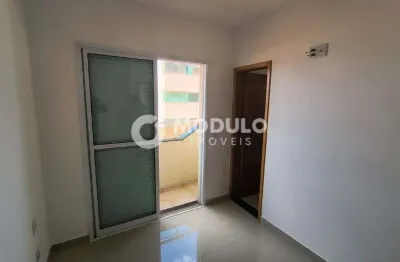 Apartamento disponível para locação no bairro santa mônica.
