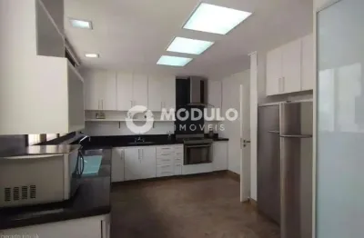 Apartamento com 5 quartos para alugar na Avenida Princesa Izabel, --, Fundinho, Uberlândia