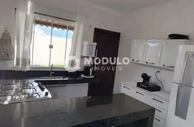 Casa residencial disponível para locação no bairro jardim ipanema.