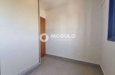 Apartamento disponível para locação no bairro santa mônica.