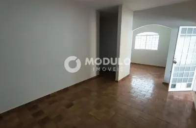 Casa residencial disponivel para locação no bairro segismundo pereira.