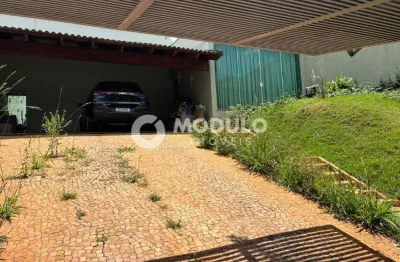 Casa residencial à venda, 3 quartos, 2 suítes, 3 vagas, cidade jardim - uberlândia/mg