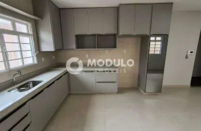 Casa com 3 quartos para alugar na Avenida Mato Grosso, --, Umuarama, Uberlândia