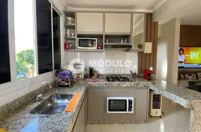 Apartamento mobiliado disponivel para locação no bairro tubalina.