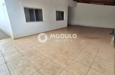 Casa disponível para locação no bairro jardim das palmeiras.