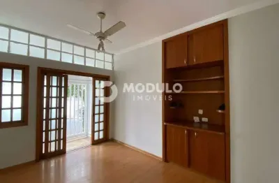Casa residencial disponível para locação no bairro vigilato pereira.