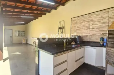 Casa residencial à venda, 3 quartos, 1 suíte, 2 vagas, jardim interlagos - araguari/mg