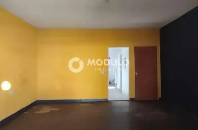 Casa comercial disponível para locação no bairro jardim patrícia.