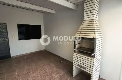 Casa com 3 quartos para alugar na Rua José Alves Garcia, --, Brasil, Uberlândia