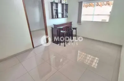 Casa com 3 quartos para alugar na Rua Petrópolis, --, Custódio Pereira, Uberlândia