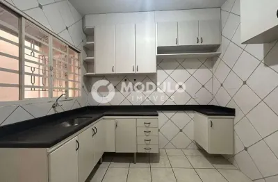 Casa com 3 quartos para alugar na Avenida Estela Saraiva de Peano, --, Jardim Patrícia, Uberlândia