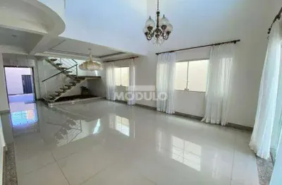 Casa residencial estilo sobrado no bairro morada da colina.