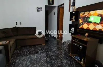 Casa residencial à venda, 4 quartos, 1 suíte, 2 vagas, aclimação - uberlândia/mg