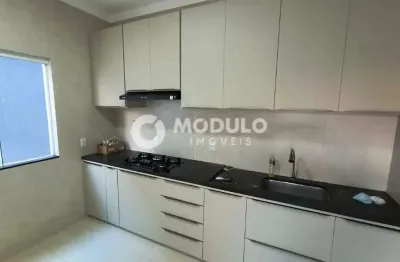 Casa estilo sobrado disponivel para locação no bairro alto umuarama.