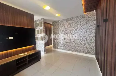 Casa com 3 quartos para alugar na Rua Francisco Candido Xavier, --, Alto Umuarama, Uberlândia