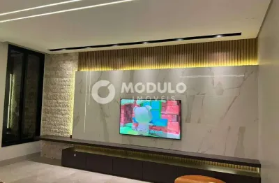 Casa de alto padrão jardim patrícia, 3 quartos, suite, 205 mts privativos