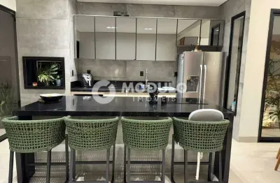 Casa com 3 quartos para alugar na Rua Caule, --, Granada, Uberlândia