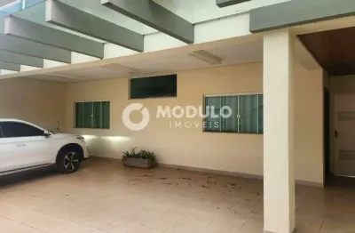 Casa com 3 quartos para alugar na Rua Felisberto Carrijo, --, Fundinho, Uberlândia