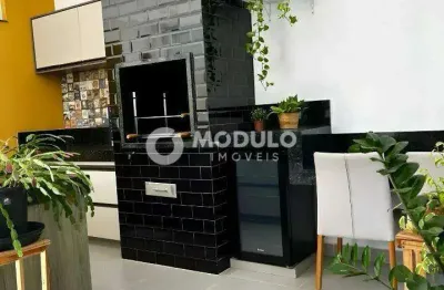 Casa com 3 quartos para alugar na Alameda Imburana, --, Aclimação, Uberlândia