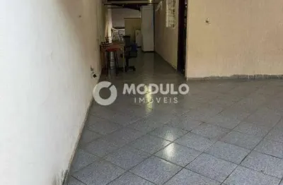 Casa com 3 quartos para alugar na Rua Laura Guerra de Aquino, --, Carajás, Uberlândia